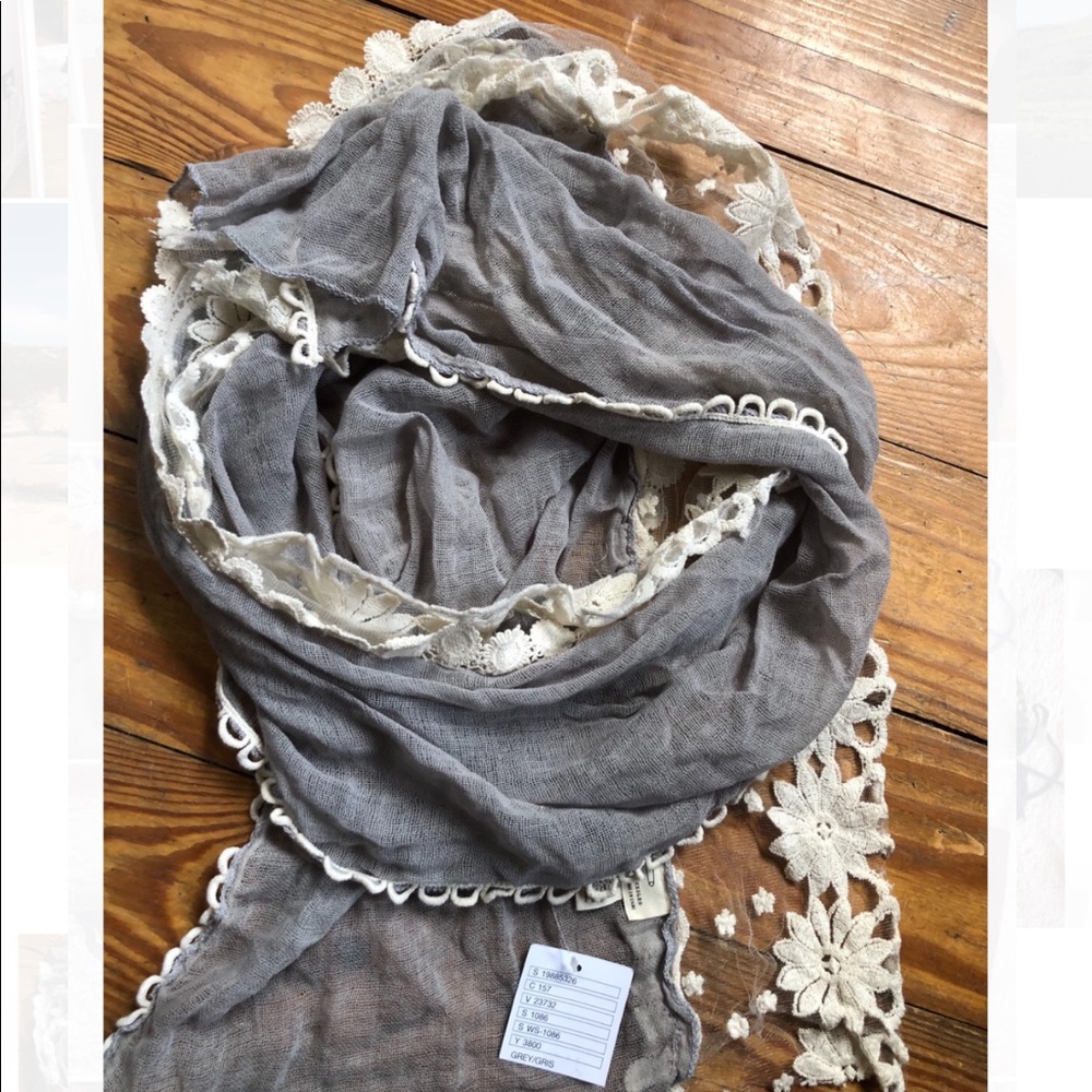 UO NWT Lace Scarf